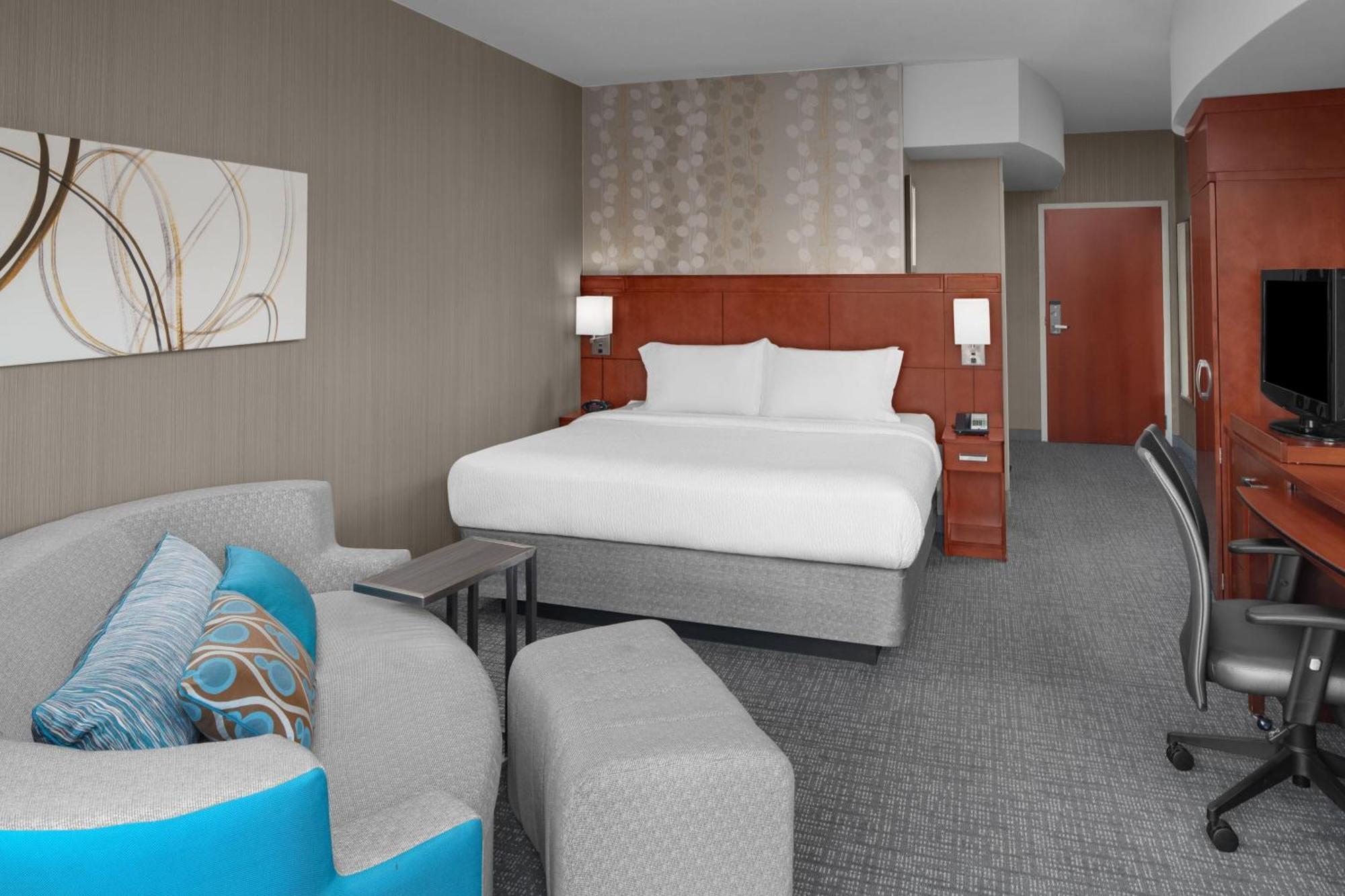 Courtyard By Marriott Raleigh North/Triangle Town Center Hotel Exterior photo