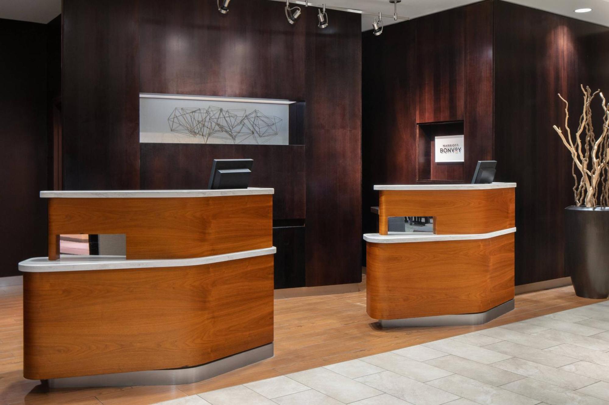 Courtyard By Marriott Raleigh North/Triangle Town Center Hotel Exterior photo