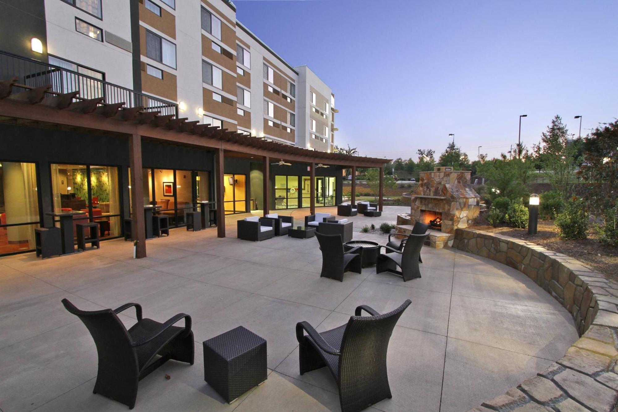 Courtyard By Marriott Raleigh North/Triangle Town Center Hotel Exterior photo