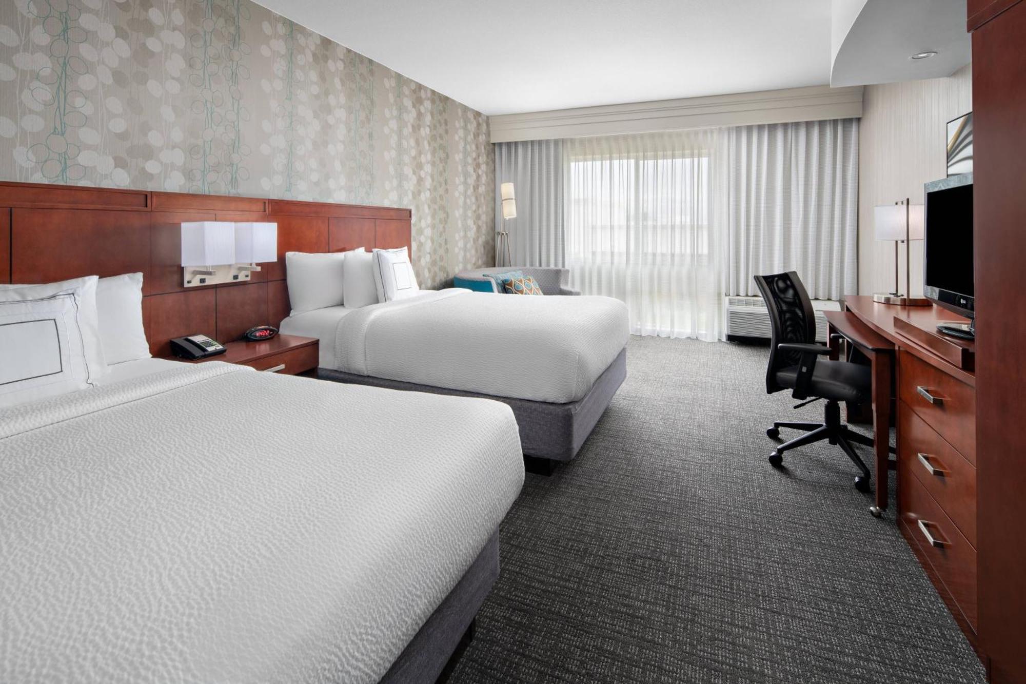 Courtyard By Marriott Raleigh North/Triangle Town Center Hotel Exterior photo
