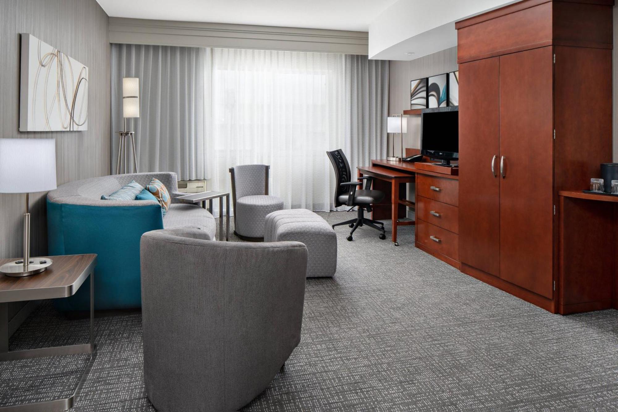 Courtyard By Marriott Raleigh North/Triangle Town Center Hotel Exterior photo