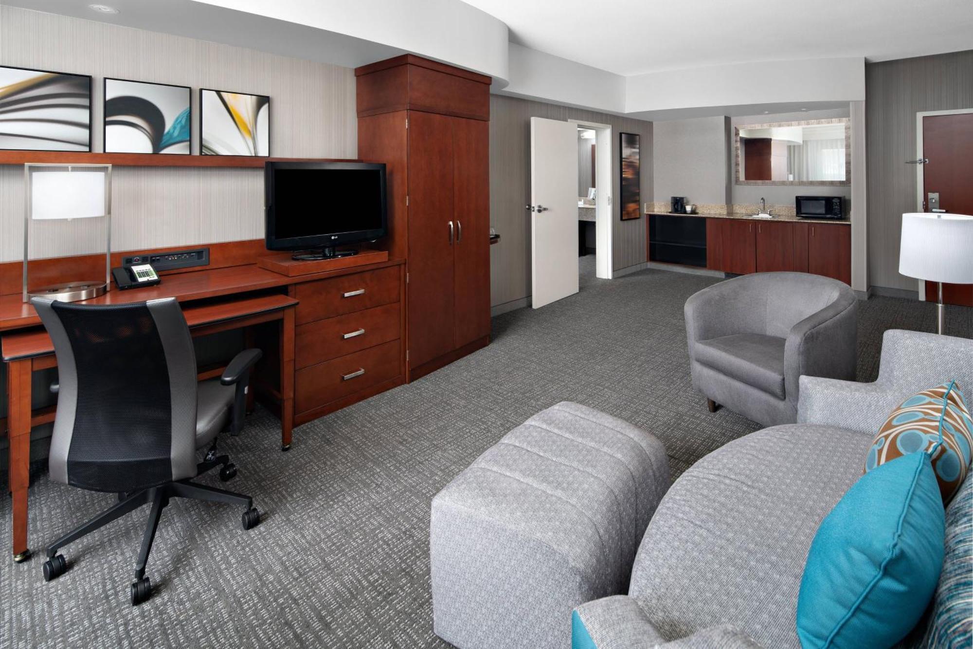 Courtyard By Marriott Raleigh North/Triangle Town Center Hotel Exterior photo