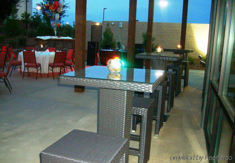 Courtyard By Marriott Raleigh North/Triangle Town Center Hotel Exterior photo