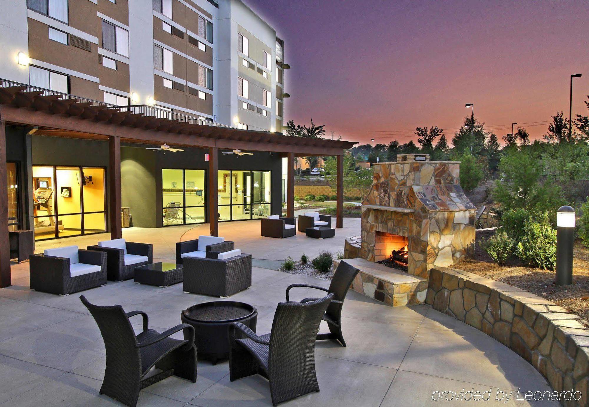 Courtyard By Marriott Raleigh North/Triangle Town Center Hotel Exterior photo