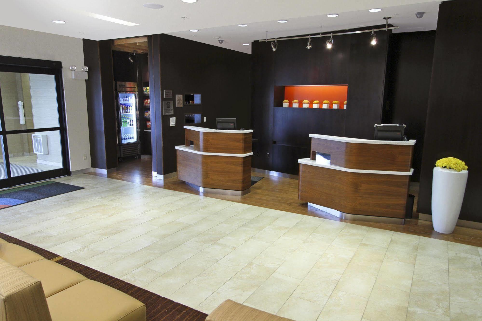 Courtyard By Marriott Raleigh North/Triangle Town Center Hotel Exterior photo